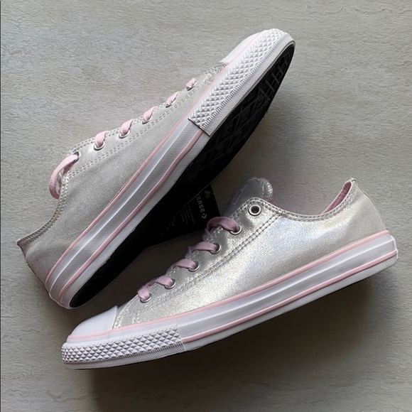 NWT converse low tops - Picture 3 of 9